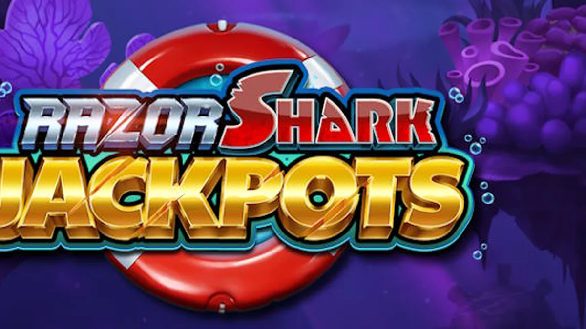 Tampilan visual bawah laut dari slot Razor Shark Jackpots dengan simbol hiu dan harta karun.